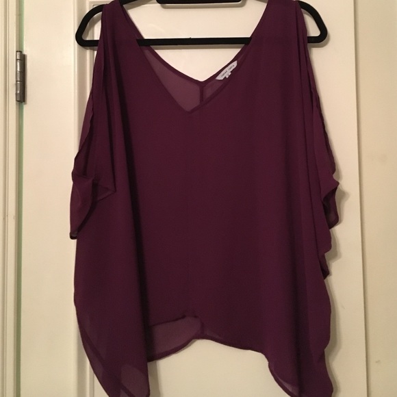 Open-sleeved purple blouse