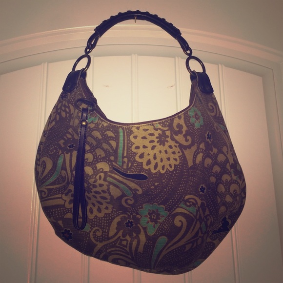 A little worn out bag, you can see on the 3rd pic
