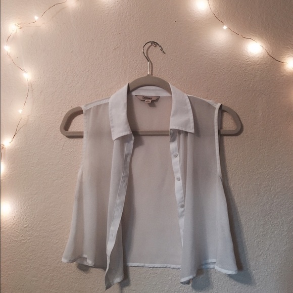 Sleeveless cropped see-through button up.