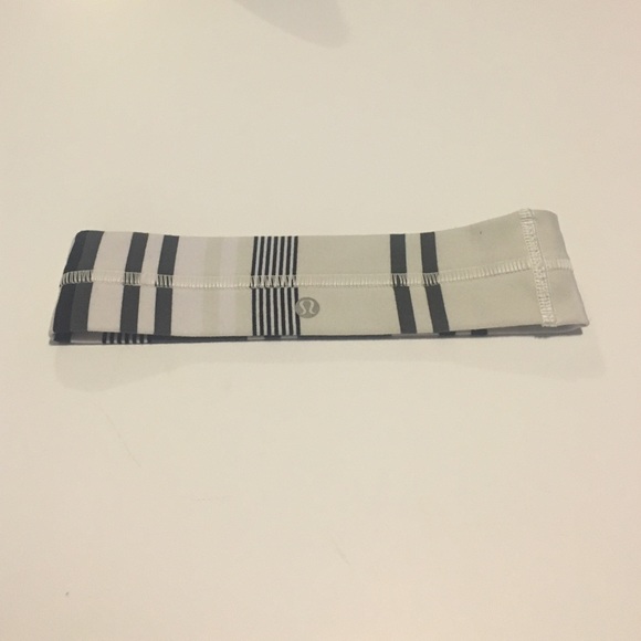Lululemon Fly Away Tamer Head Band