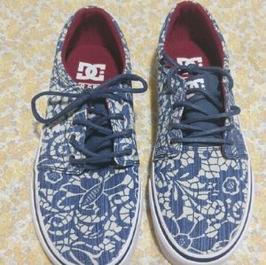 Lace patterned DC shoes