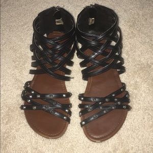 cute strappy sandals!