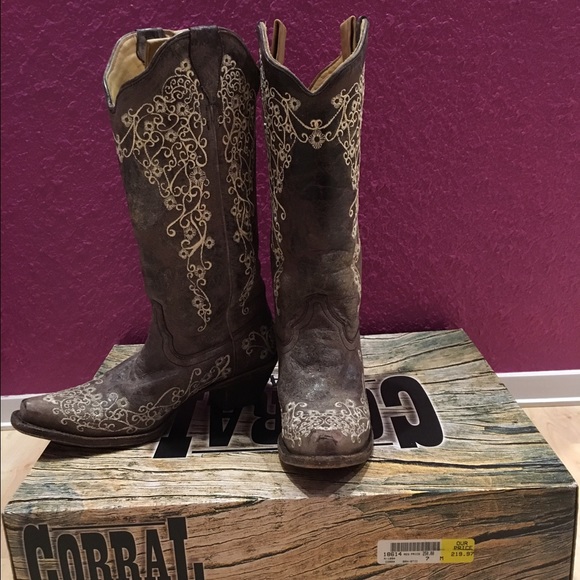 brown crater bone embroidery boot - Picture 2 of 2