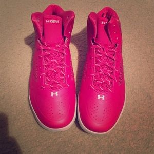 Breast cancer under Armour basketball shoes