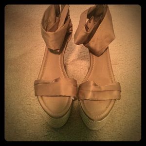 Jennifer Lopez wedges