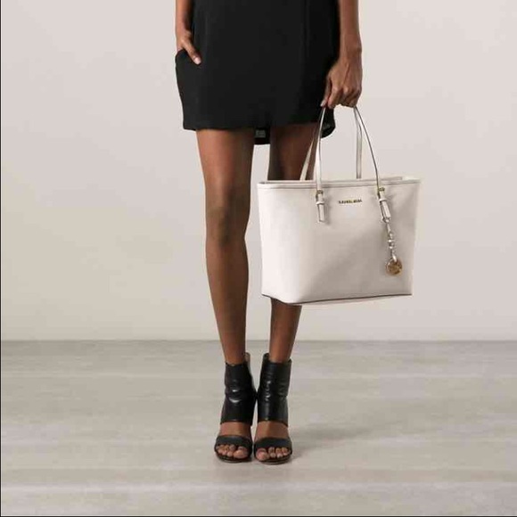 Michael Kors Handbags - Michael Kors Large jet set tote white ⭐️⭐️