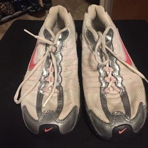 Nike Tennis Shoes $10 😱