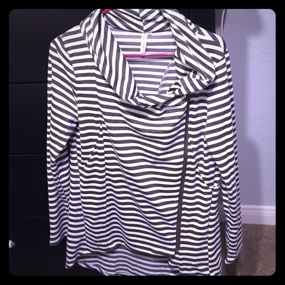 Grey and white zipped sweater