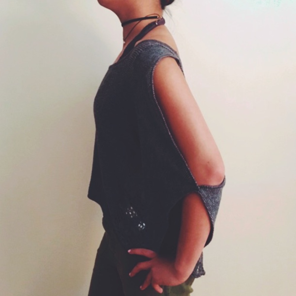 Open Shoulder Top - Picture 2 of 4
