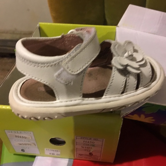 Girls shoes