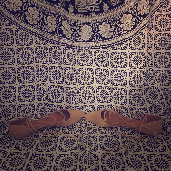 Cute ankle wrap ballet flats!! Fits 8-8.5 - Picture 1 of 2