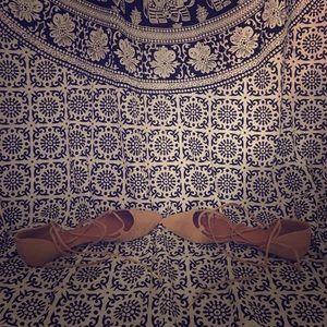 Cute ankle wrap ballet flats!! Fits 8-8.5