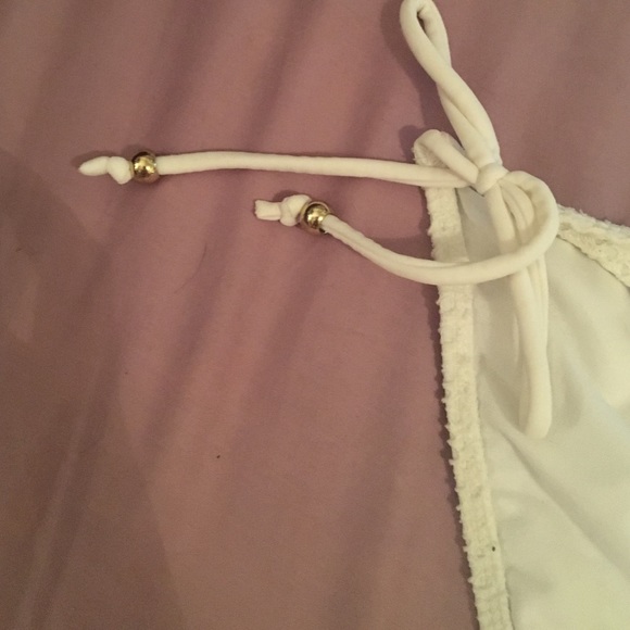 Lace bikini - Picture 3 of 4