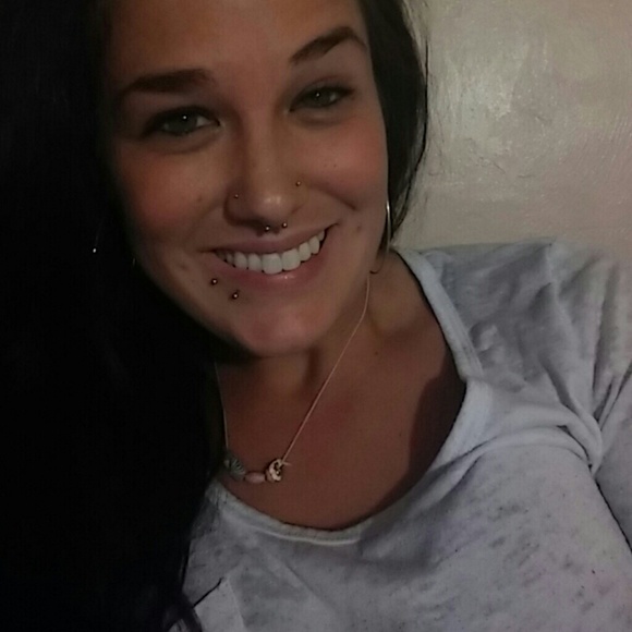 Meet your Posher, Caitlin - Picture 1 of 1