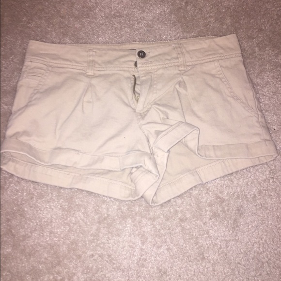 Khaki low rise shorts