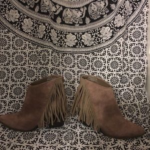 Hot cowgirl fringe booties!