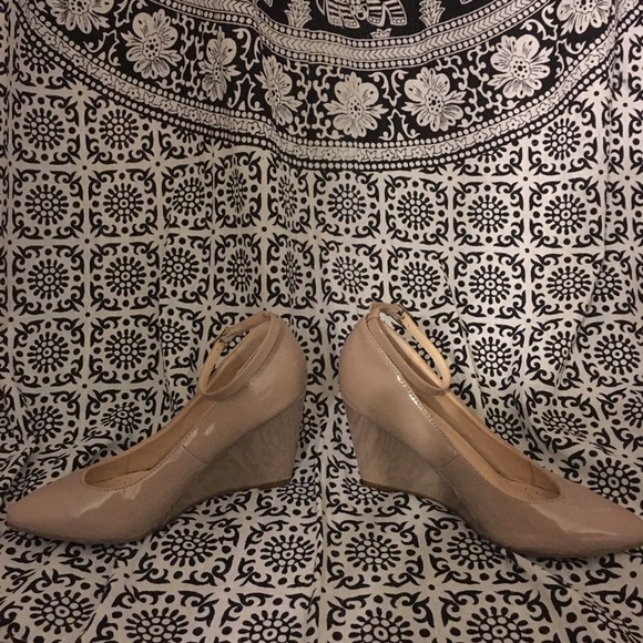 Perfect wedge pump with ankle wrap! - Picture 1 of 2