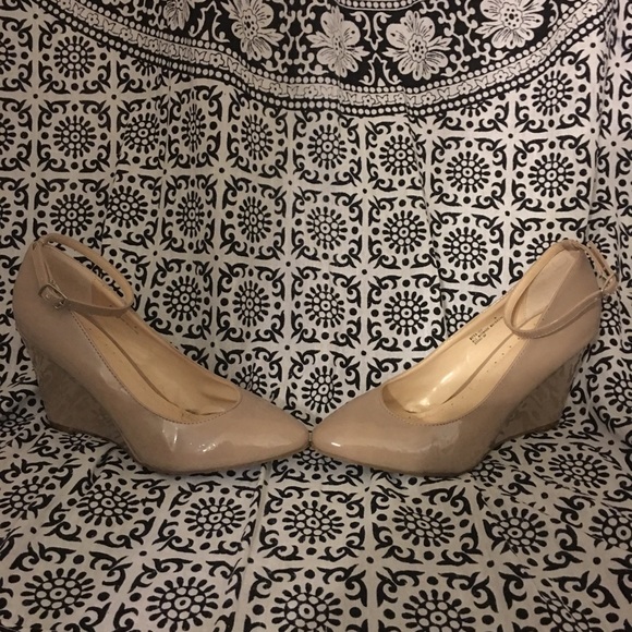 Perfect wedge pump with ankle wrap! - Picture 2 of 2