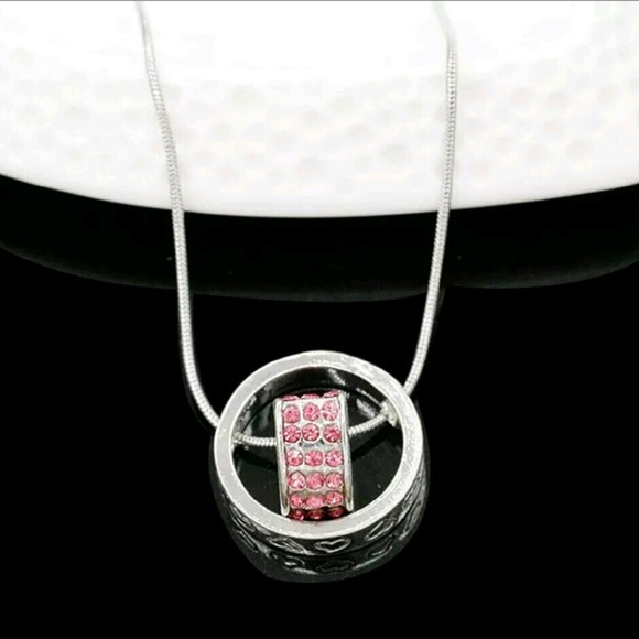 Gorgeous Heart Charm Necklace - Picture 2 of 2