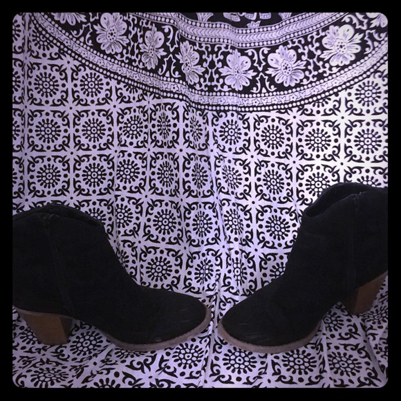 Perfect black bootie!!! - Picture 1 of 1
