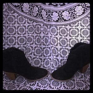 Perfect black bootie!!!