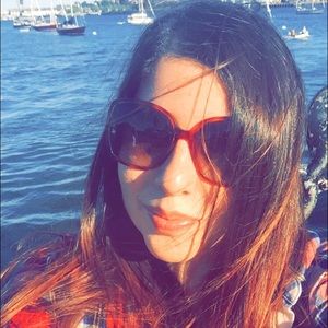 Meet your Posher, Arielle