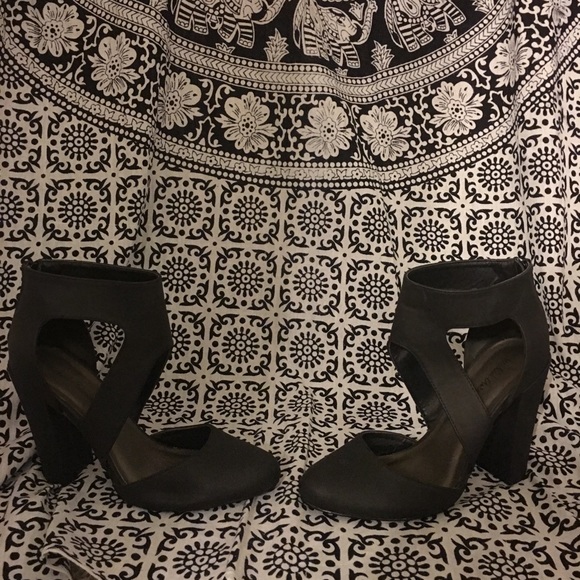 Sexy ankle wrap heels!! - Picture 2 of 3