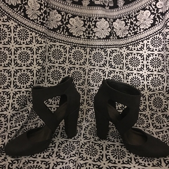 Sexy ankle wrap heels!! - Picture 3 of 3