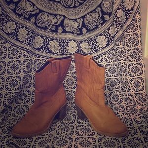 Hot cowgirl ankle booties!!