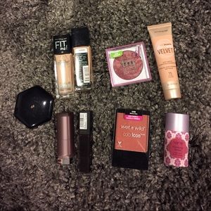 2 Maybelline Fit Me Foundations
