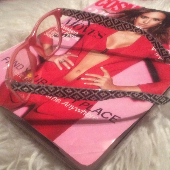 Adorable non-prescription, clear glasses.😘 - Picture 2 of 4