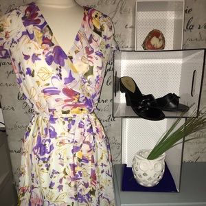 New! Feminine dress w/flowers & tie