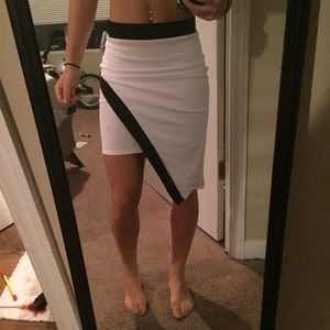 White and black triangle cut skirt