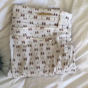 Anthropolgie patterned white ankle jeans