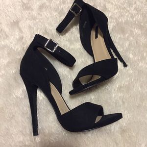 ❌SOLD ❌NWOT Brand new strappy heels