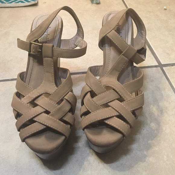 Light brown wedges