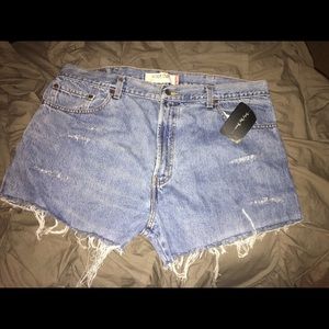 LEVI SHORTS NEVER WORN