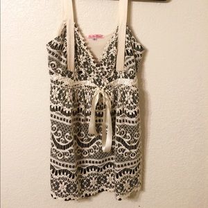 LU LU LAMÉ Cream and black lacy top