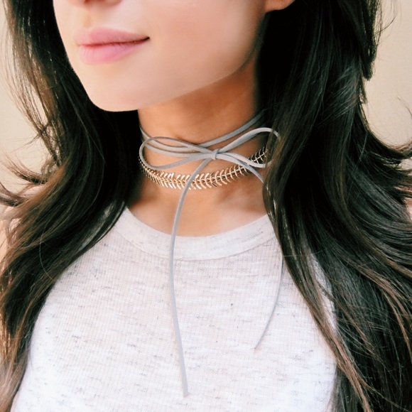 Gorgeous grey & gold fishbone choker set 🌙