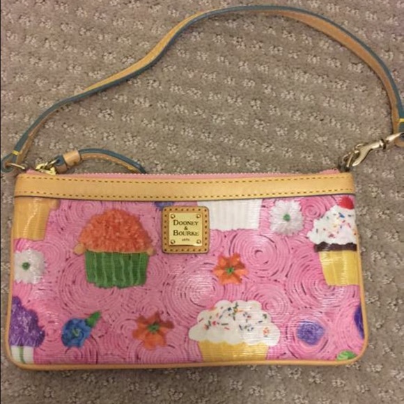 100%authentic Dooney and Bourke small purse