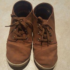 TOMS Youth Size 3 mid top Paseo Sneakers