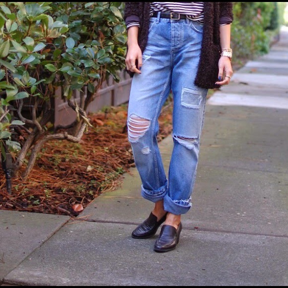 Urban Outfitters Jeans - Like NEW UO destroy high waisted relax jeans Urban Outfitters Jeans - Like NEW UO destroy high waisted relax jeans