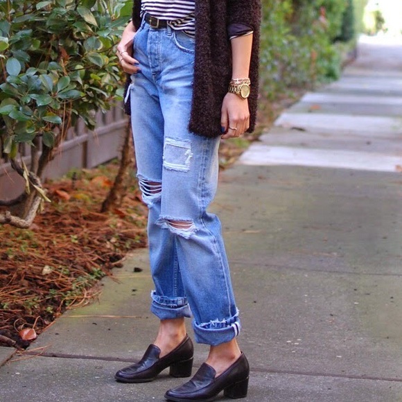 Urban Outfitters Jeans - Like NEW UO destroy high waisted relax jeans Urban Outfitters Jeans - Like NEW UO destroy high waisted relax jeans
