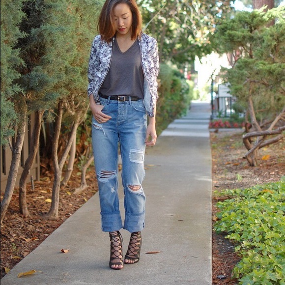 Urban Outfitters Jeans - Like NEW UO destroy high waisted relax jeans Urban Outfitters Jeans - Like NEW UO destroy high waisted relax jeans