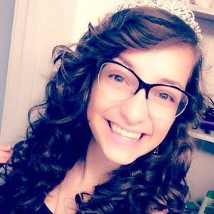 Meet your Posher, Valeria