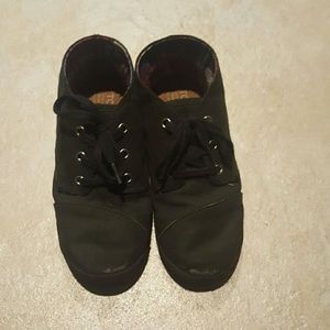 Youth size 3 Toms Paseo mid top Sneakers