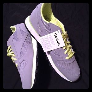 Reebok classic Leather shoes, Never worn! In box