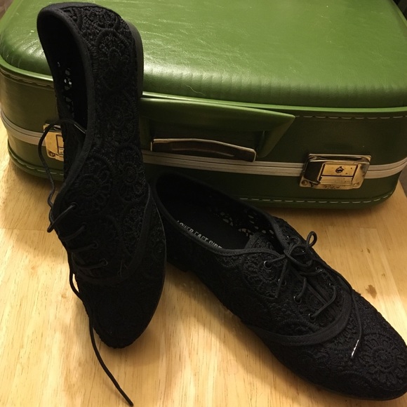 Great Condition Lace Oxfords