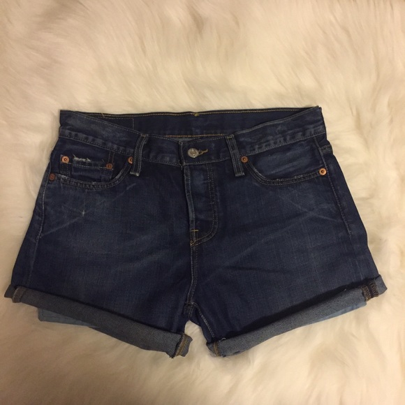 Levi Shorts - Picture 2 of 3