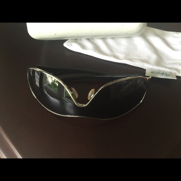 Ladies Oakley Sunglasses.